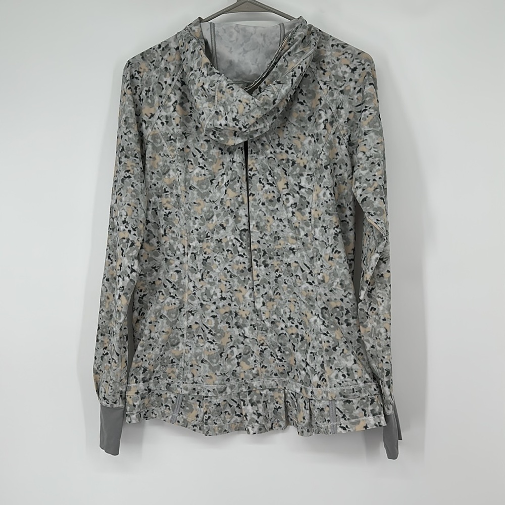 Lululemon lightweight hooded jacket with ponytail hole size 6 - Picture 5 of 9